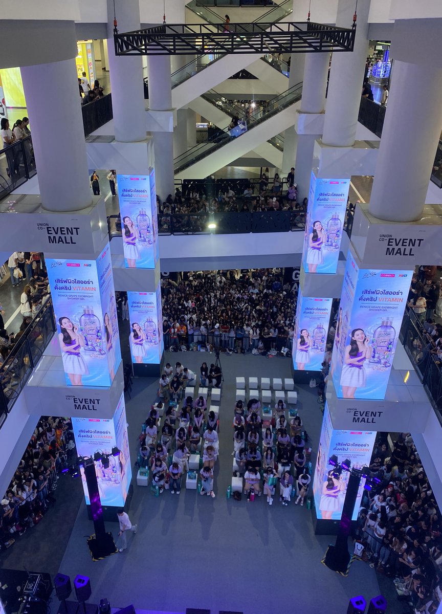 นี่มาดูคอนที่ยูเนี่ยน เจอฟคมาหาน้องเติ้ลเฟิร์สน้องเฟิร์สวันมาเยอะมากกกก 🥺ปังๆนะหนูลูก

#BeNiceXEVEANDBOYXTIeFirstone #เติ้ลเฟิร์สวัน #TIeFirstone
