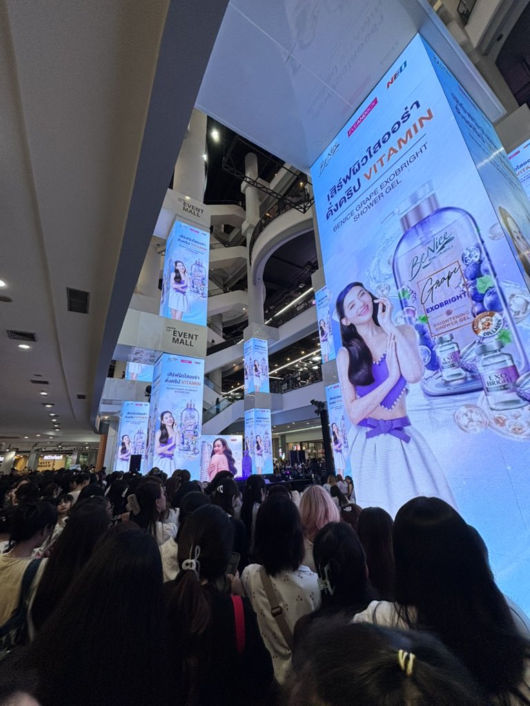 มหาศาลผู้คนอยู่งานเติ้ลเฟิร์ส ✨