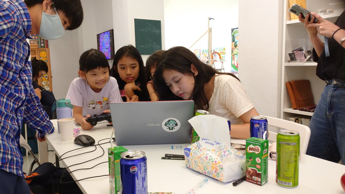 シンガポールから帰国しました。アートウィークということもありMIZUMA GALLERYは盛況。展示、japan culture centreでの講演、#こどもゲームじゃむ を通じて賑やかに国際交流ができたことを感じています。現場の熱気伝わってほしい〜🎮🎨 #artbit #arsobit #artbitmatrix #mizuma #jcc #SG60