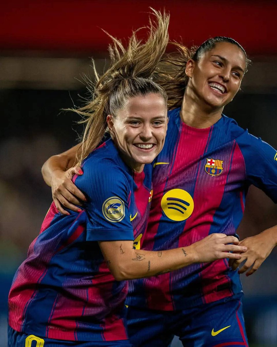 كلاوديا بينا تفتتح موسمها بهاتريك 💙❤️