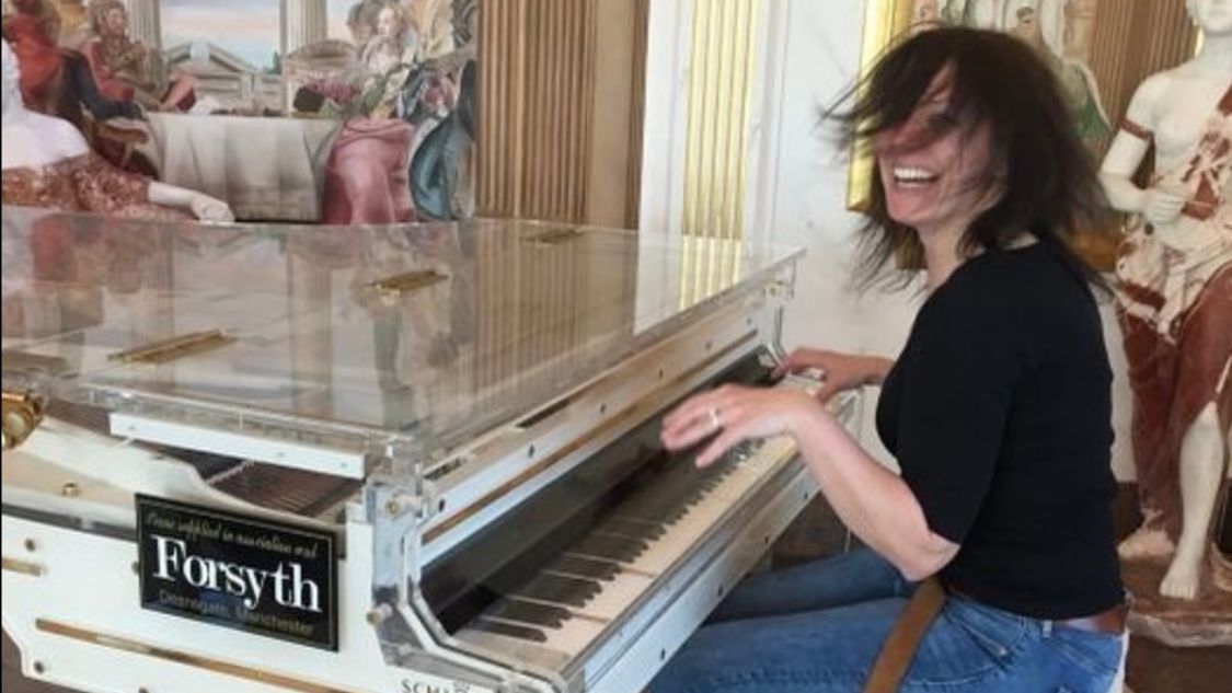 Lotte Mikkelsen #youreverydaylaughterqueen tweet media