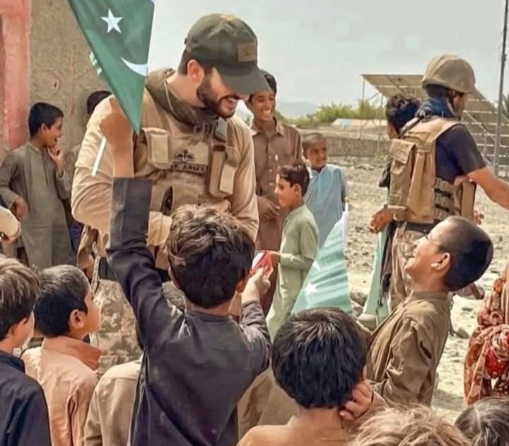 پاک سر زمین شاد باد
کشور حسین شاد باد
پاک فوج محبتوں کی حقدار
یونہی کھلکھلاتے رہے مسکراتے رہیں آباد رہیں شاد رہیں
❤️❤️👍💪❤️❤️🇵🇰🇵🇰