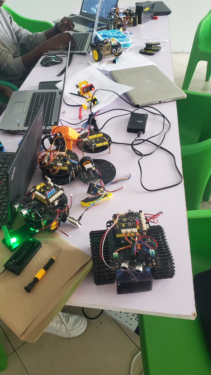 tinkacode's tweet image. We offer coding and robotics session in Nakuru and Nairobi. Visit our website tinkacode.com or our office at Assumption center, 3rd floor, Nakuru for interesting session. We have different flexible weekend program packages to explore both for adults and kids.