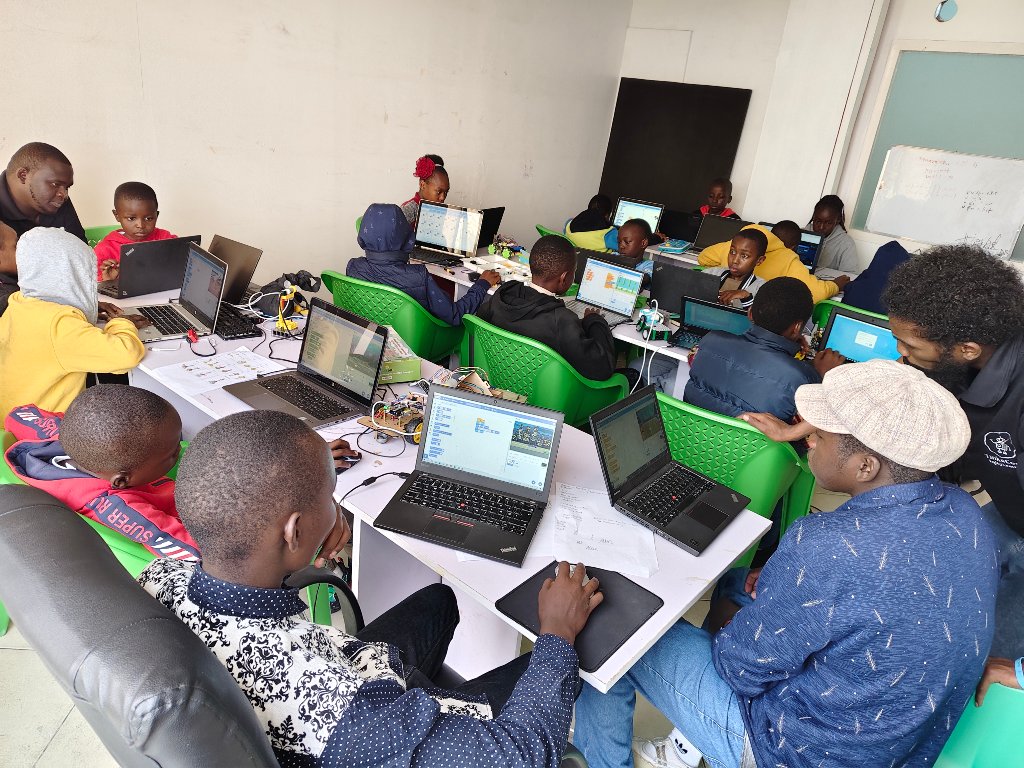 tinkacode's tweet image. We offer coding and robotics session in Nakuru and Nairobi. Visit our website tinkacode.com or our office at Assumption center, 3rd floor, Nakuru for interesting session. We have different flexible weekend program packages to explore both for adults and kids.