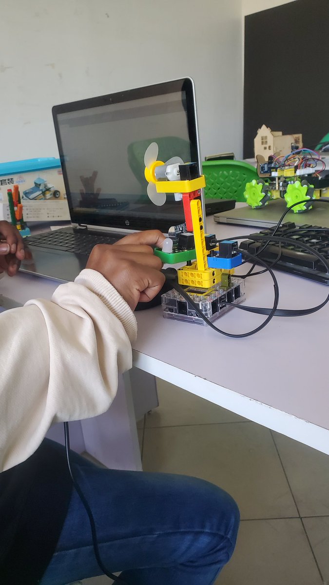 tinkacode's tweet image. We offer coding and robotics session in Nakuru and Nairobi. Visit our website tinkacode.com or our office at Assumption center, 3rd floor, Nakuru for interesting session. We have different flexible weekend program packages to explore both for adults and kids.