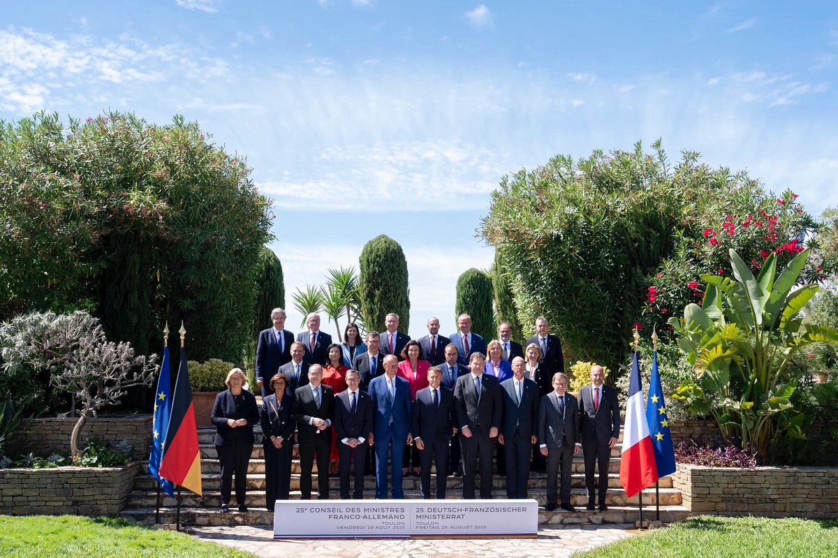 PulseofEurope's tweet image. Was wurde bei 🇫🇷🇩🇪🇪🇺 Konsultationen besprochen? Es gibt viele Pläne - auch für eine #EUInc. 

#EUVision
#PulseofEurope