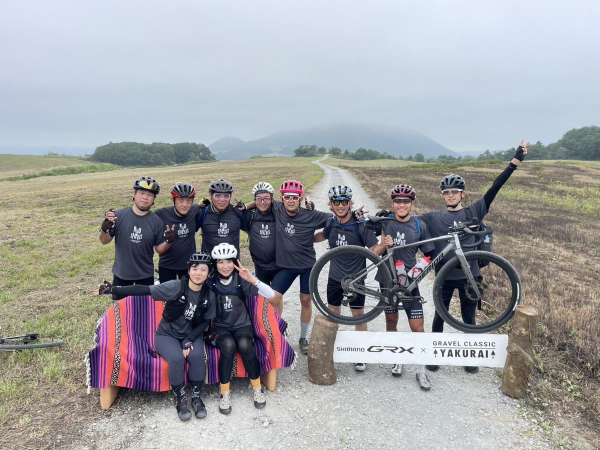 最後の舗装路の峠は本当にきつくて、「なんで自分はこんなところを登ってるんだろう」と思った瞬間、目の前に広がったのは絶景のグラベル。行ったことはないけれど、まるでストラーデ・ビアンケのような景色でした。ここでロードレースができたら最高だな…そう思うのは自分だけかな🤭