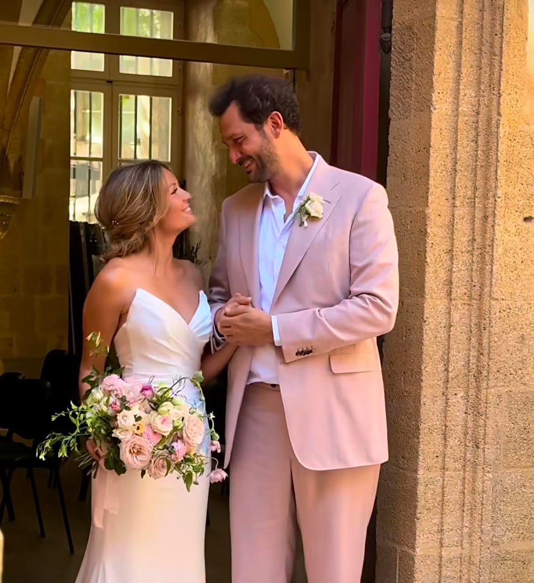 YOUNG PEOPLE on X: "Ce week-end, Éric Antoine a dit « OUI » à Gennifer  Demey, présentatrice météo de #M6. Entre magie, humour et météo radieuse,  les deux figures de la chaîne