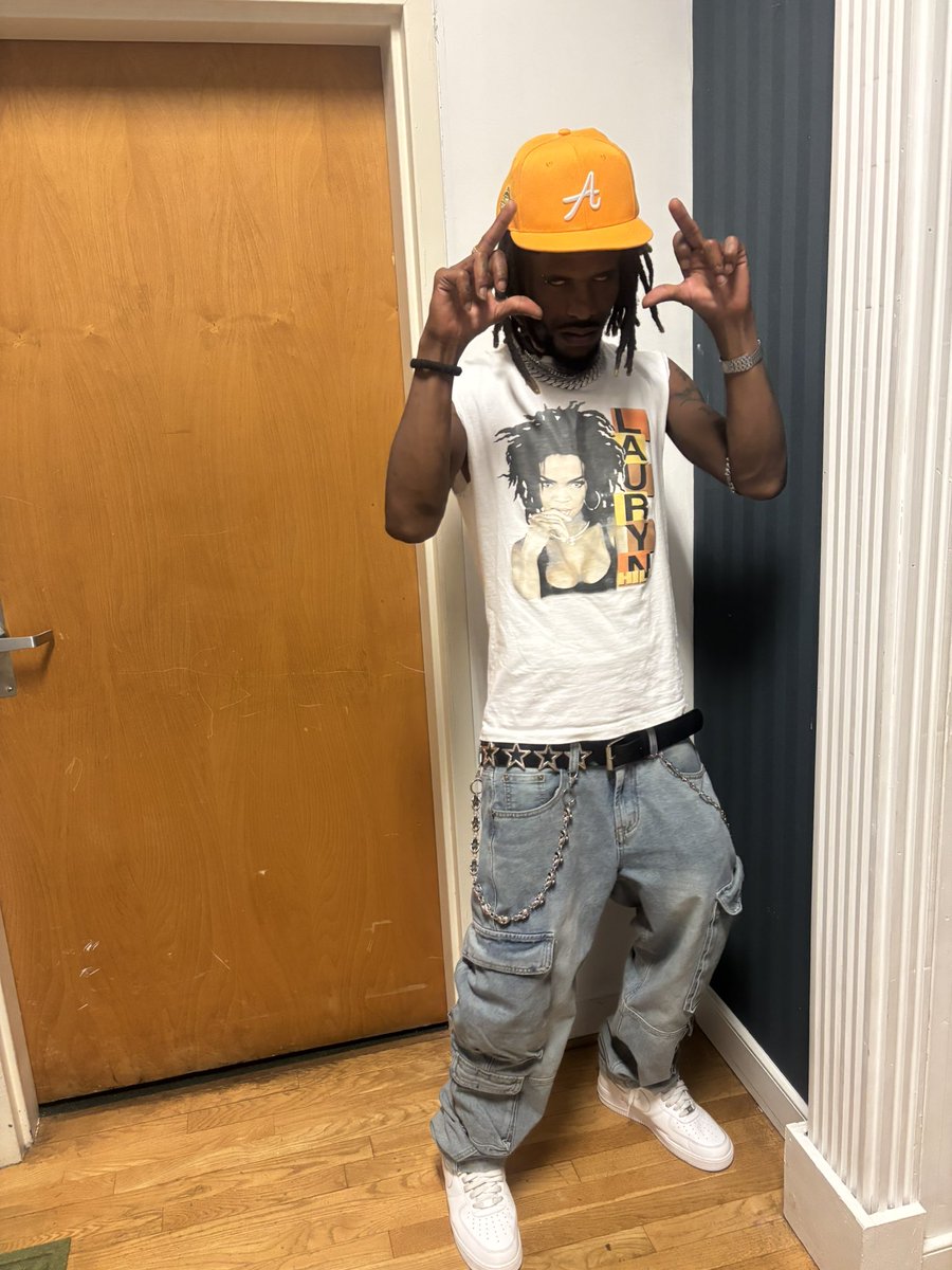 TH3OGE's tweet photo. Throw UP yo Ls
#LightningBoltBoy https://t.co/GdS4G5Zt69