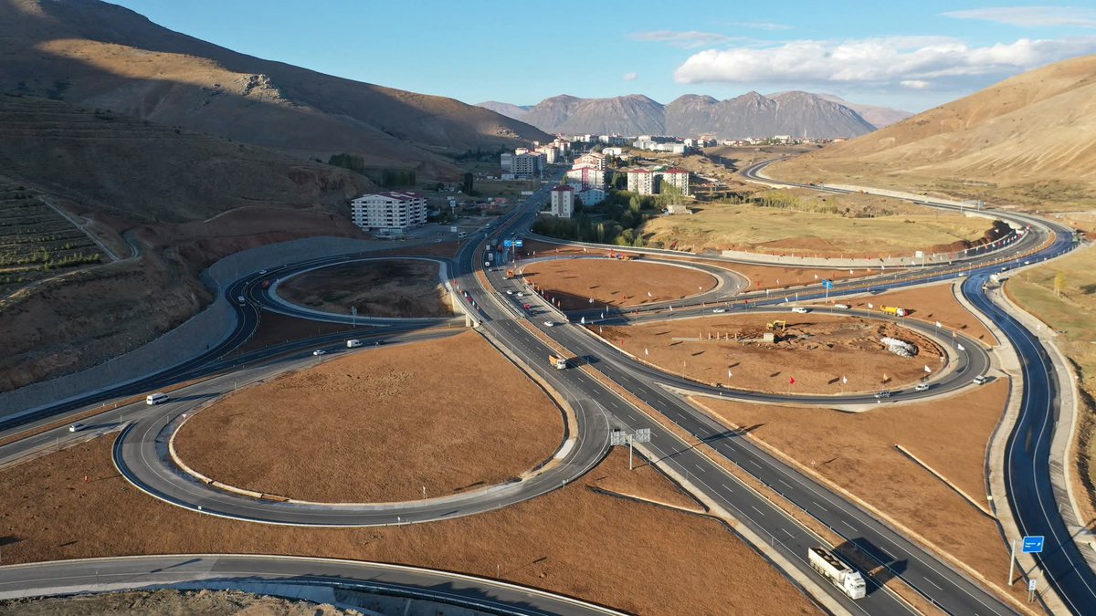 Eser hizmeti.!

Bitlis çevre yolu.

Recep Tayyip Erdoğan'ın kıymetini bilin.