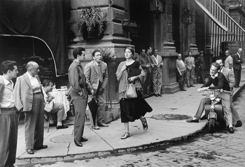 'American Girl in Italy', 1951, an image intended to 'show what it's like to be a woman alone' according to the photographer, Ruth Orkin #womensart