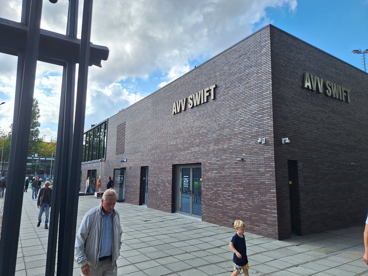 avv Swift - hvv Hollandia 1-4
4e divisie A
Swift schiet uit de startblokken 1-0. Daarna heeft Hollandia aan 20 minuten genoeg en maakt er 1-4 van. De eindstand stond na 25 minuten al op het bord.