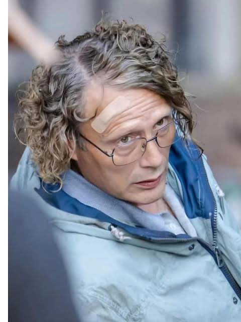 コンベンションでManfredのパーマについてマッツさんに質問した友達には｢腐った卵みたいな匂いだったから撮影終わってすぐ切った｣と仰ってたそうです😂