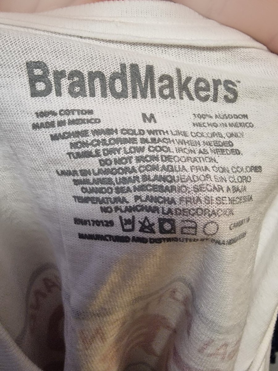 Brother from Mexico visits Japan and brings souvenir t-shirt from Shibuya.
The T-Shirt is made in Mexico.