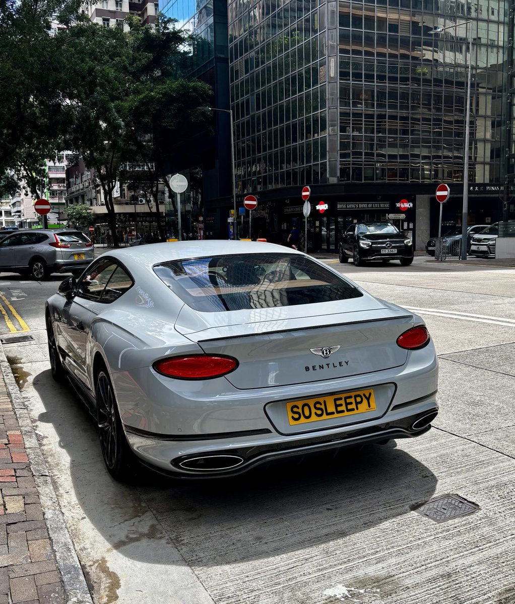 gavafox's tweet image. Not at the wheel, I hope ⁦@HKnumberplates⁩