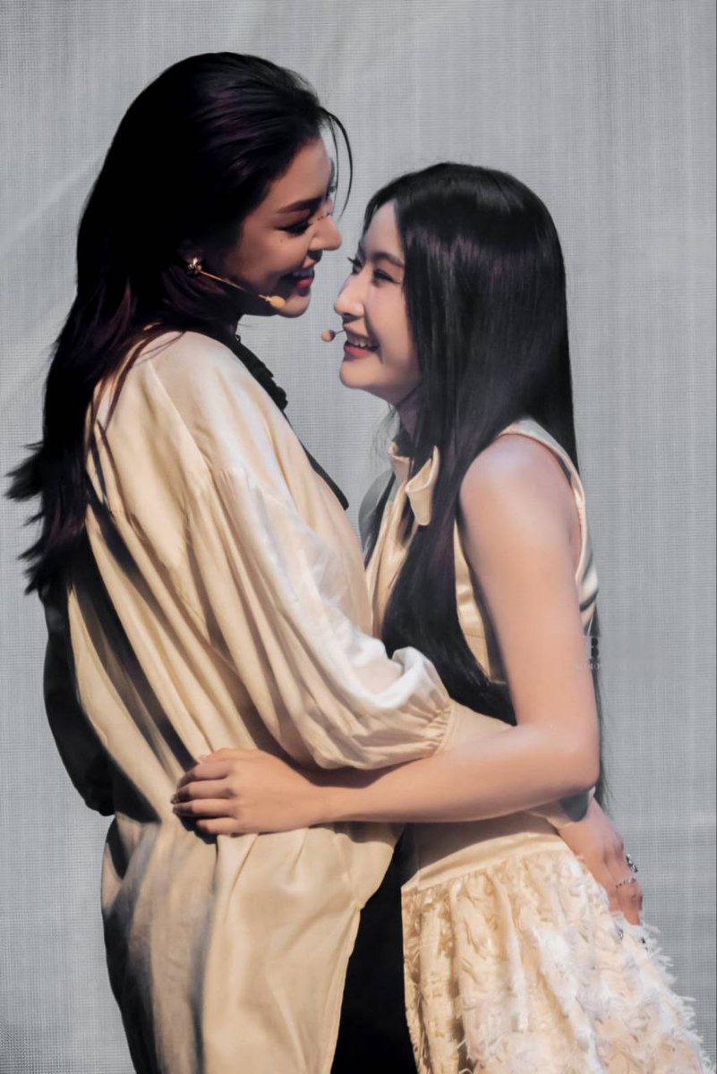 Thank you for showing us what it means to love deeply, patiently, and with kindness 🌻🫧

We are Babebies, no matter what universe 💕

📸ctto
#FayeYokoAppreciationDay
#ฝ้ายโยโกะ #FayeYoko
#FayePeraya #YokoApasra