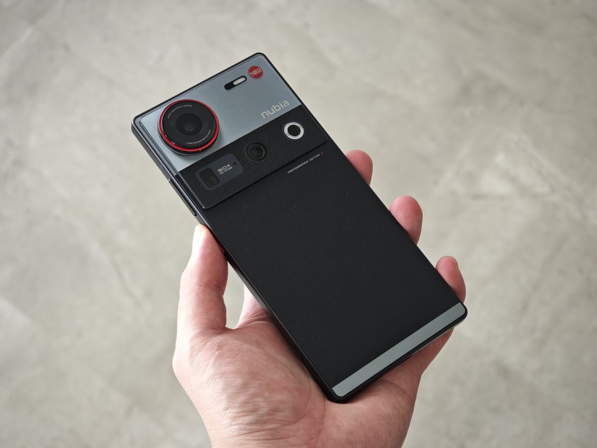 Paraph14's tweet image. 35mmレンズが特徴のnubia Z70S Ultraも送ってもらったんだけど、見た目がクラシックカメラ風になってて面白い。
メインレンズの35mmはスマホって感覚じゃなくてちゃんとカメラを触ってる感覚に近いから撮るのが楽しい。
ただちょっとやりすぎなデザインなので好みはわかれそう…笑
作例は後日動画で。