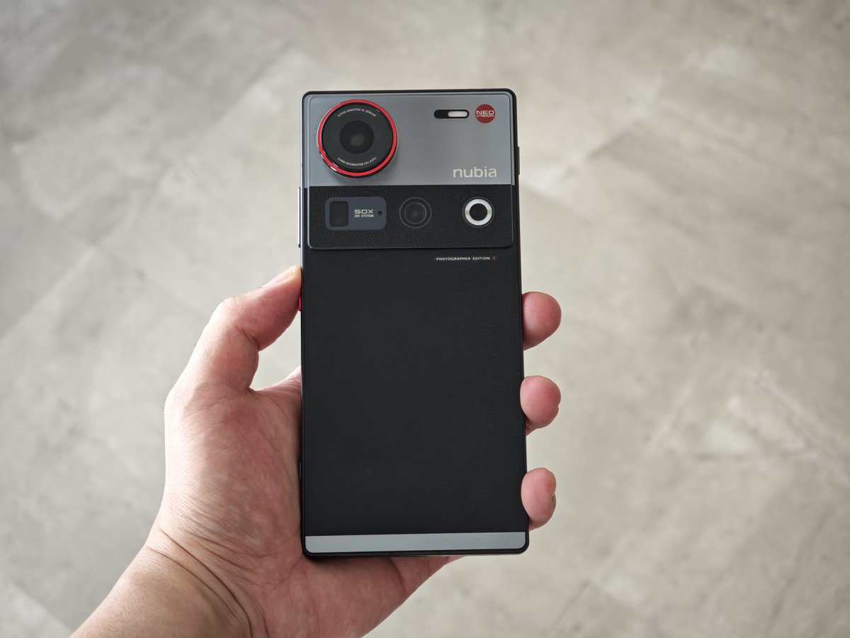 Paraph14's tweet image. 35mmレンズが特徴のnubia Z70S Ultraも送ってもらったんだけど、見た目がクラシックカメラ風になってて面白い。
メインレンズの35mmはスマホって感覚じゃなくてちゃんとカメラを触ってる感覚に近いから撮るのが楽しい。
ただちょっとやりすぎなデザインなので好みはわかれそう…笑
作例は後日動画で。