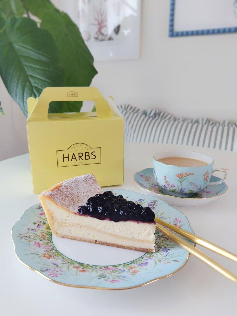 ベイクチーズケーキとミルクティー🫖
HARBS、9/4から値上げとのことでした