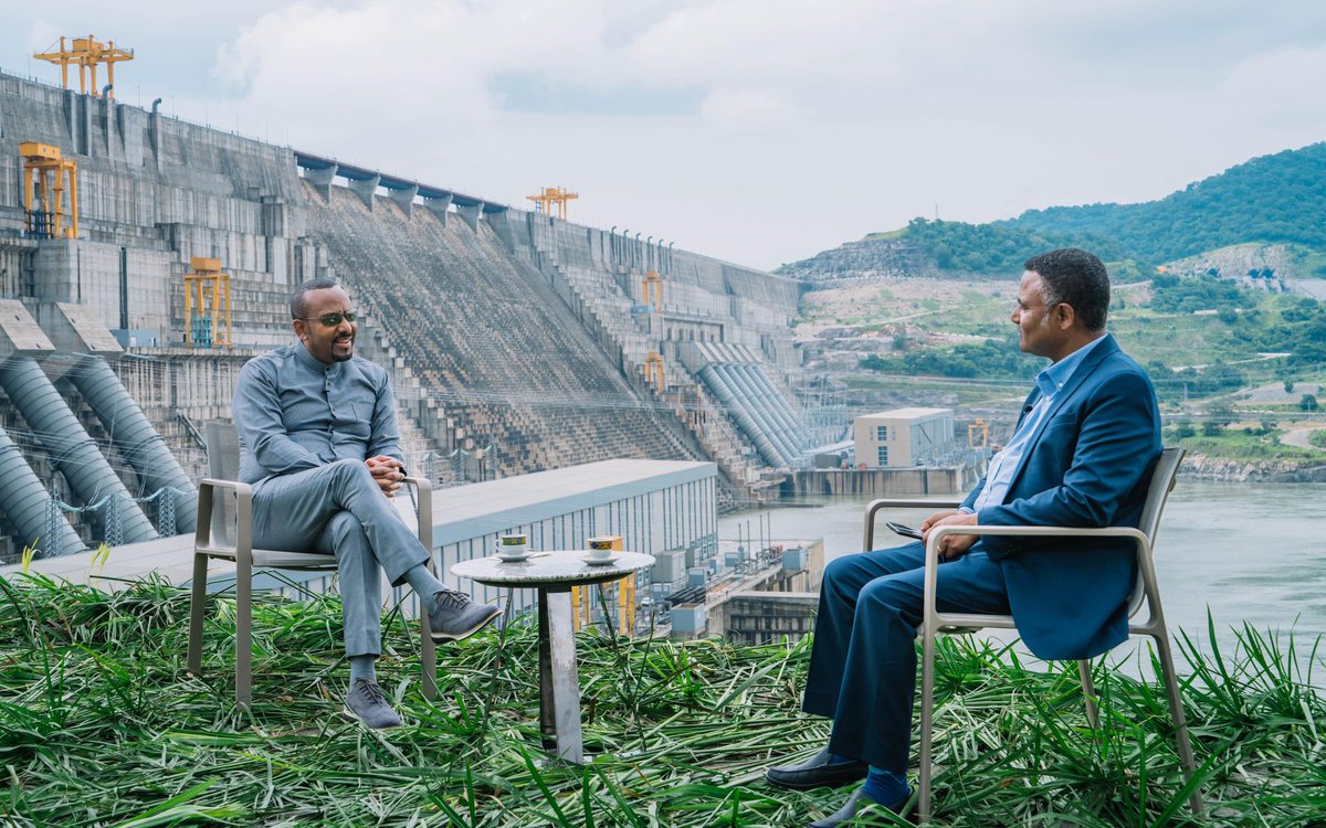 PMEthiopia's tweet image. "የኩስመና ታሪክ ማብቂያ" 

ከጠቅላይ ሚኒስትር ዐቢይ አሕመድ (ዶ/ር) ጋር የተደረገ የጉባ ላይ ወግ ነገ ሰኞ ነሐሴ 26 ፣ 2017 ከምሽቱ 2:30 ላይ ይጠብቁ።

#PMOEthiopia