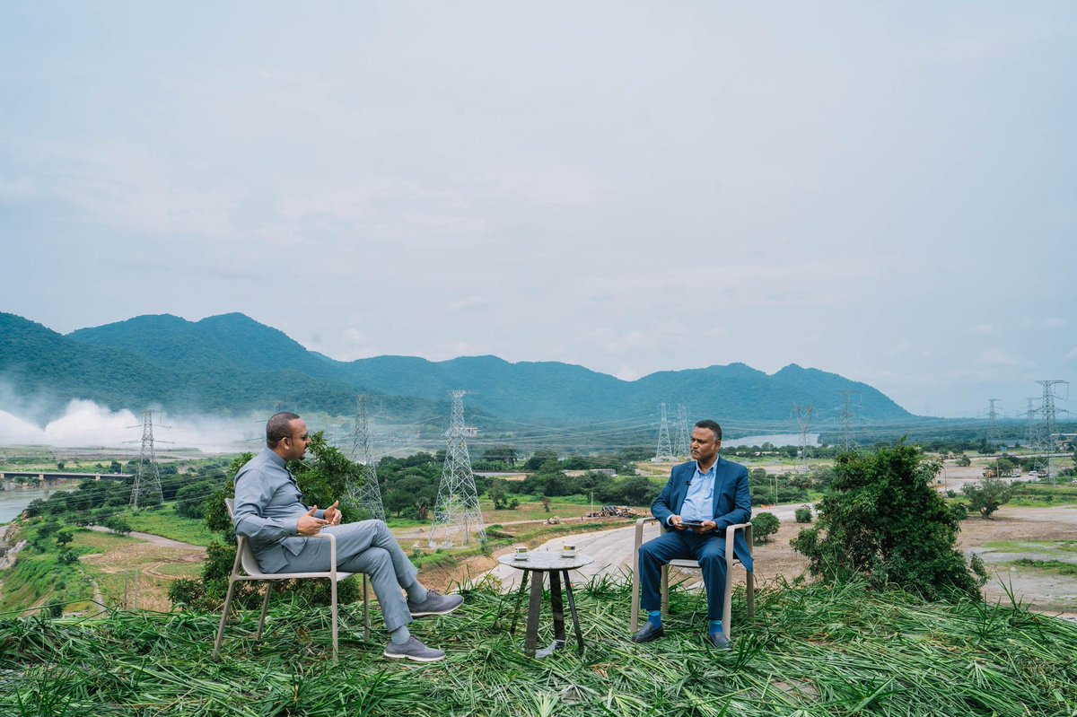 PMEthiopia's tweet image. "የኩስመና ታሪክ ማብቂያ" 

ከጠቅላይ ሚኒስትር ዐቢይ አሕመድ (ዶ/ር) ጋር የተደረገ የጉባ ላይ ወግ ነገ ሰኞ ነሐሴ 26 ፣ 2017 ከምሽቱ 2:30 ላይ ይጠብቁ።

#PMOEthiopia