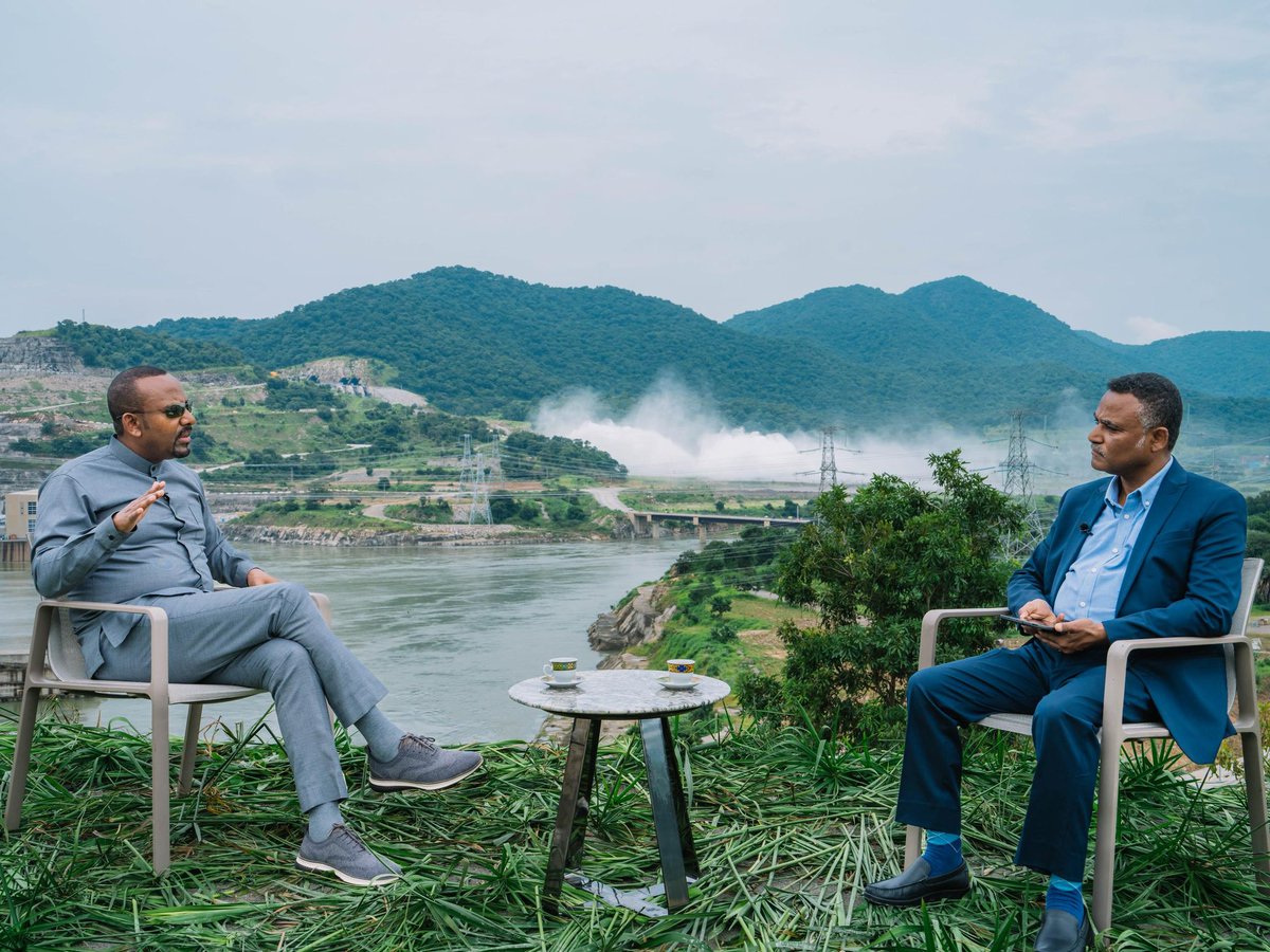 PMEthiopia's tweet image. "የኩስመና ታሪክ ማብቂያ" 

ከጠቅላይ ሚኒስትር ዐቢይ አሕመድ (ዶ/ር) ጋር የተደረገ የጉባ ላይ ወግ ነገ ሰኞ ነሐሴ 26 ፣ 2017 ከምሽቱ 2:30 ላይ ይጠብቁ።

#PMOEthiopia