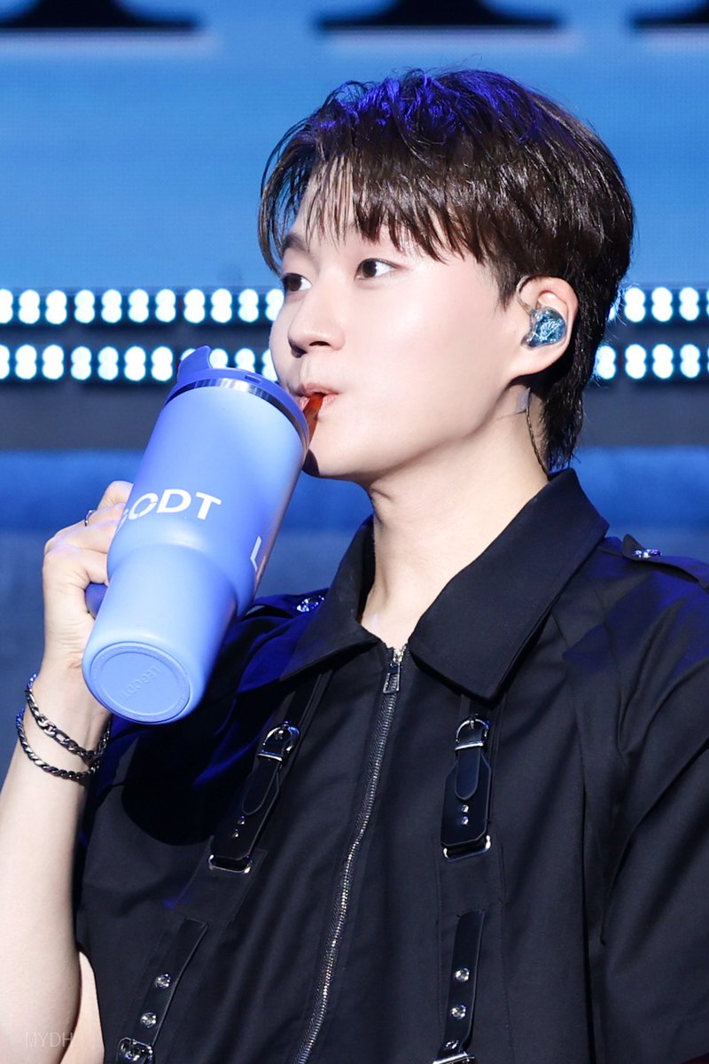 MyDooHoon's tweet image. 250824 &amp;lt;THE WAVE 대구&amp;gt; 일요일

-
🐱야무지게 
텀블러쓰기
-

#조민규