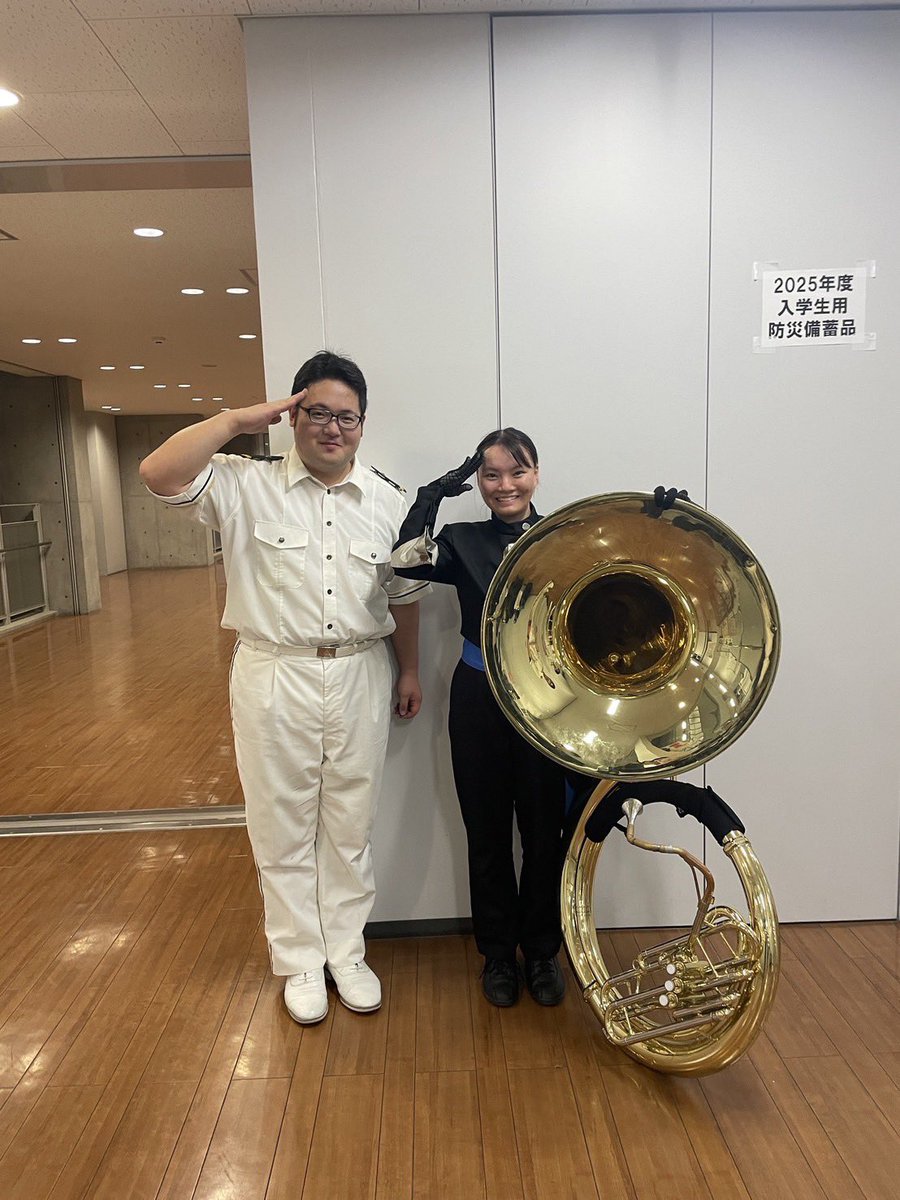 昨日納涼祭にて愛知県警察音楽隊の皆様と共演させて頂きました！
とても綺麗な音で自分たちも警察音楽隊の方たちの音に近づけるように日々練習に励みます！

※SNS投稿の許可は頂いています
貴重な経験をさせて頂きありがとうございました！
皆様も交通安全に気をつけましょう🚓
#愛知東邦大学吹奏楽団