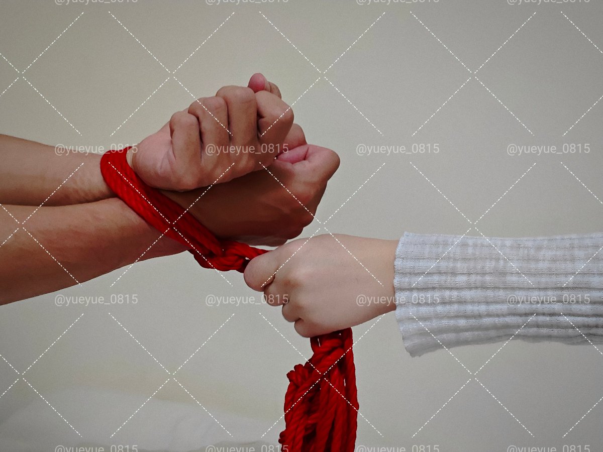 小手牵大手
（被挣脱的前手缚）

💢:月月
👦🏻:初晴 <a href="/JdcPS3IUEiCJGQT/">初晴</a> 
📸:风子 <a href="/Fengfengzi_/">风子</a> 

＃绳缚 ＃女缚手 #小聚