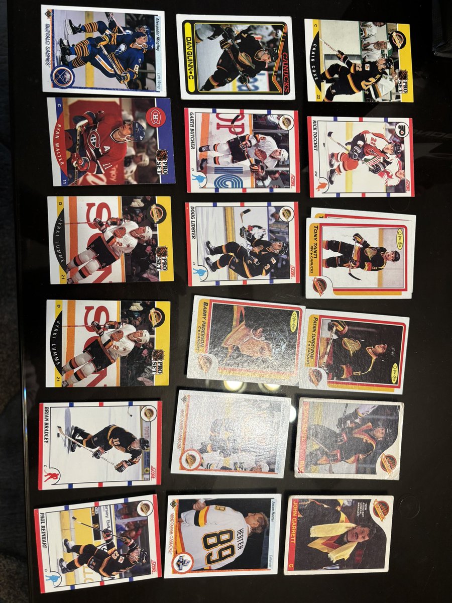 Found a bunch of <a href="/Canucks/">Vancouver Canucks</a> cards