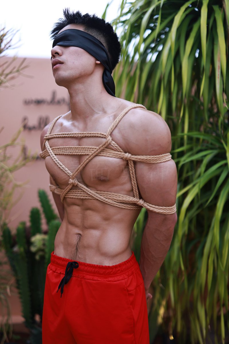 No.187  这次拍摄邀请绳师：<a href="/50ash_123/">50灰</a> 现场捆绑合作的作品，山东有当地的绳师可以合作吗？

喜欢作品可以转发收藏，想看完整版写真集请私信<a href="/MengMianNanShen/">蒙面莮神</a> 发序号。