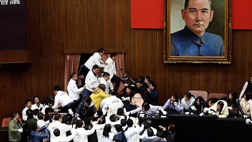 台灣的《中華民國憲法》自1947年制定以來，為了適應民主化進程與現實政治需求，歷經七次修憲（1991、1992、1994、1997、1999、2000、2005年），主要透過「增修條文」形式修訂，而非直接修改憲法本文。以下根據公開資訊與相關資料（如《中華民國憲法增修條文》及台灣政府網站），整理七次修憲的要點：