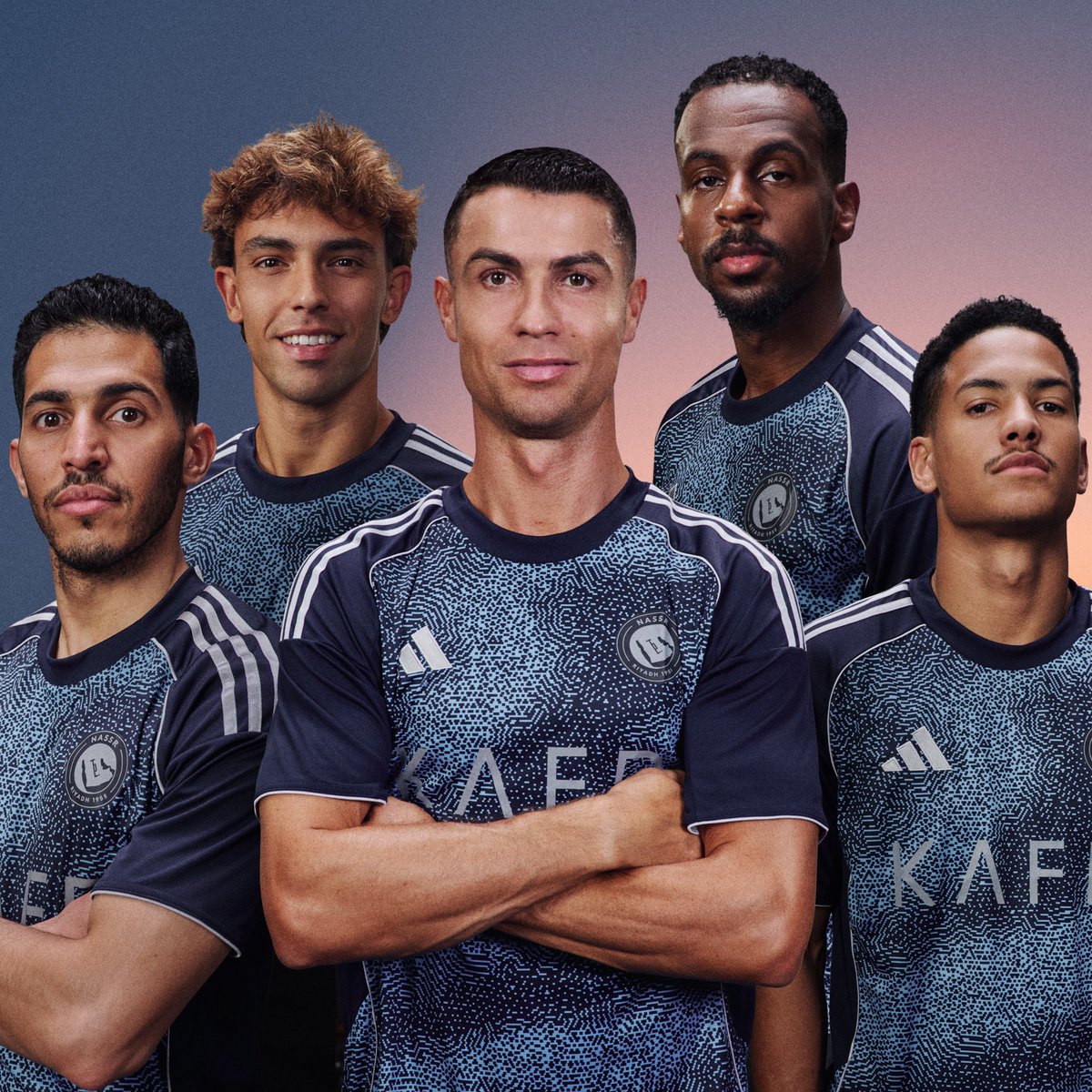 تيشرت #لاعبات الهلال أصبح #تيشرت #رجال النصر 

#متلون_بلون_غيره