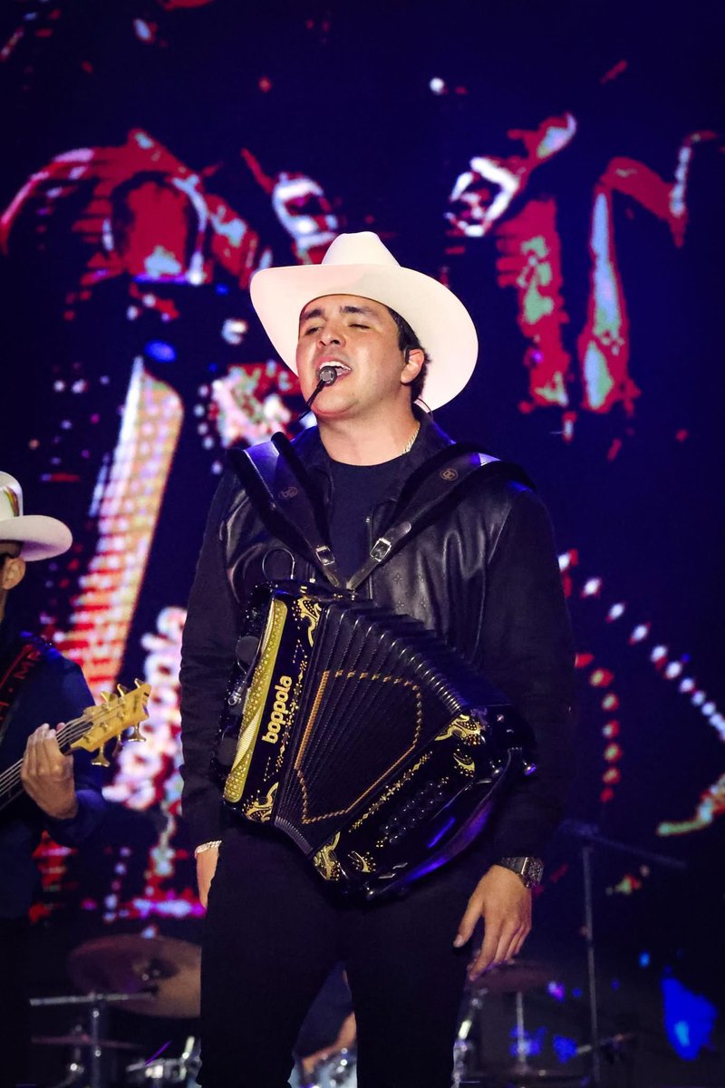 RuthGonzalezMx's tweet image. #MarcaRegistrada conquistó el corazón de miles de potosinas y potosinos que llenaron a lo grande el Teatro del Pueblo en la #Fenapo2025