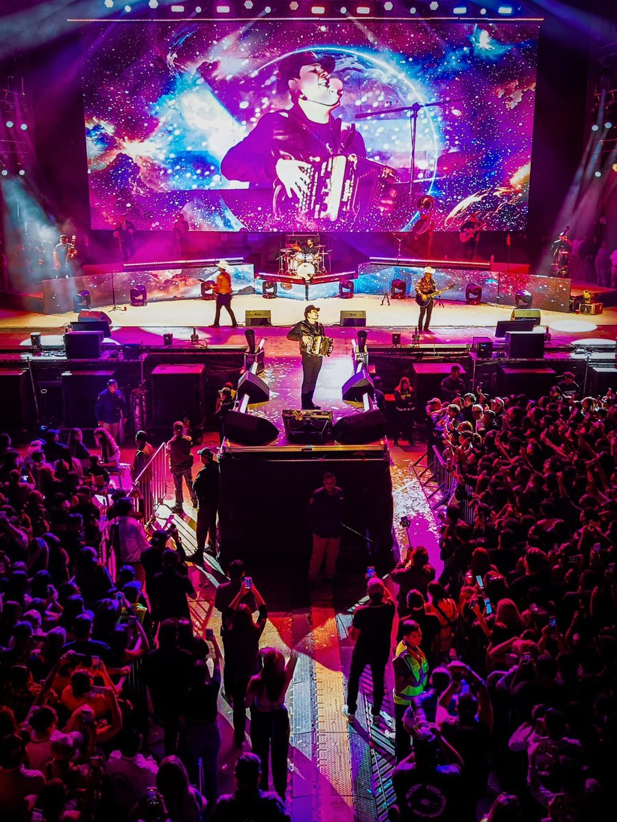 RuthGonzalezMx's tweet image. #MarcaRegistrada conquistó el corazón de miles de potosinas y potosinos que llenaron a lo grande el Teatro del Pueblo en la #Fenapo2025