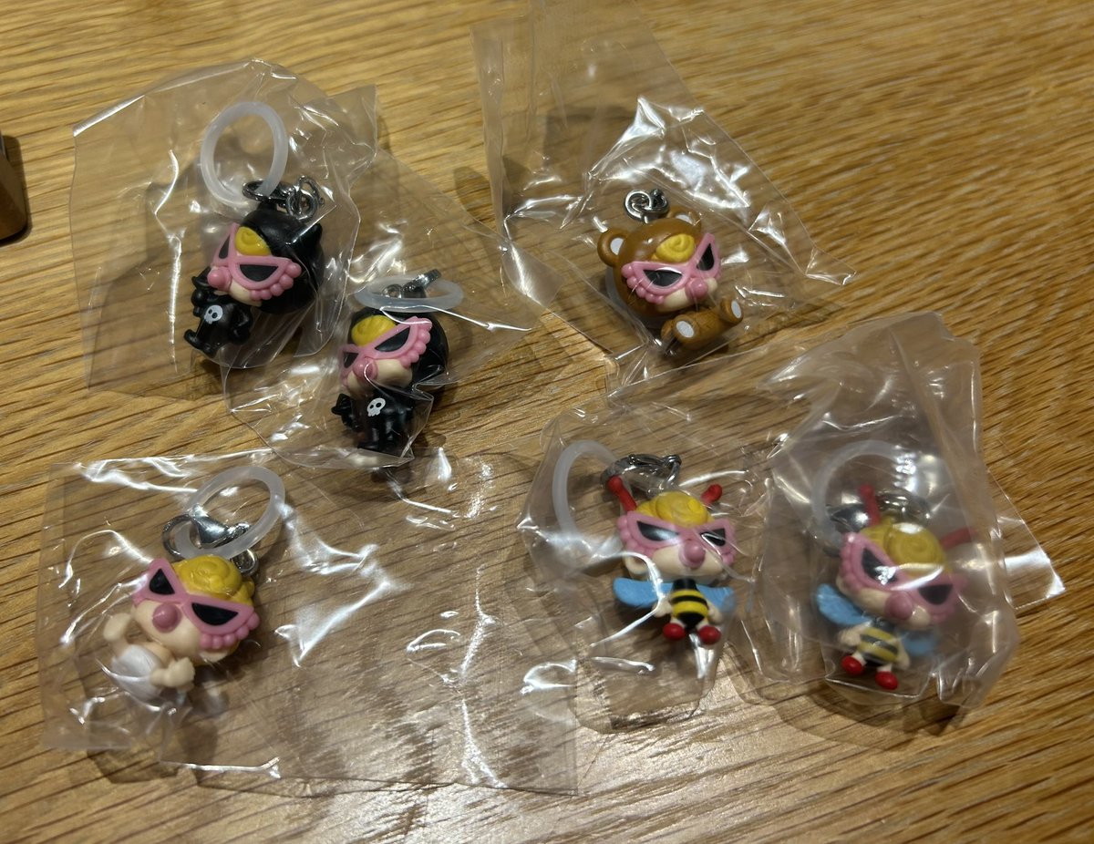 ヒステリックミニ めじるしアクセサリー

店舗限定 抽選2枠当たって回せたー！！ 
デビルとMINIちゃんは絶対欲しかったから嬉しい💖
