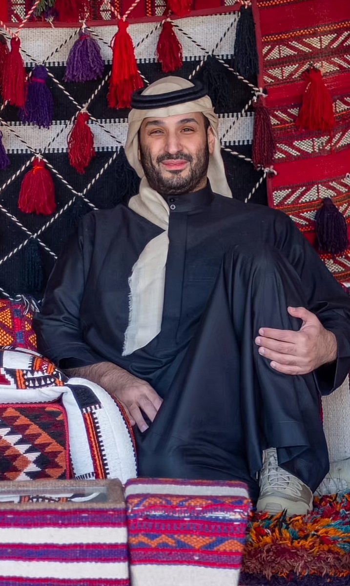 القائد الملهم ..
نبض التغير الذي أطلق طاقات الوطن نحو آفاق لم نشهدها من قبل ..
أدرك أن المستحيل لا وجود له أمام الإرادة ، الشغف، والتخطيط؛
فصاغ واقعًا نفخر ونعتز  به كل يوم  🇸🇦#محمد_بن_سلمان_40_عام
#ميلاد_القائد