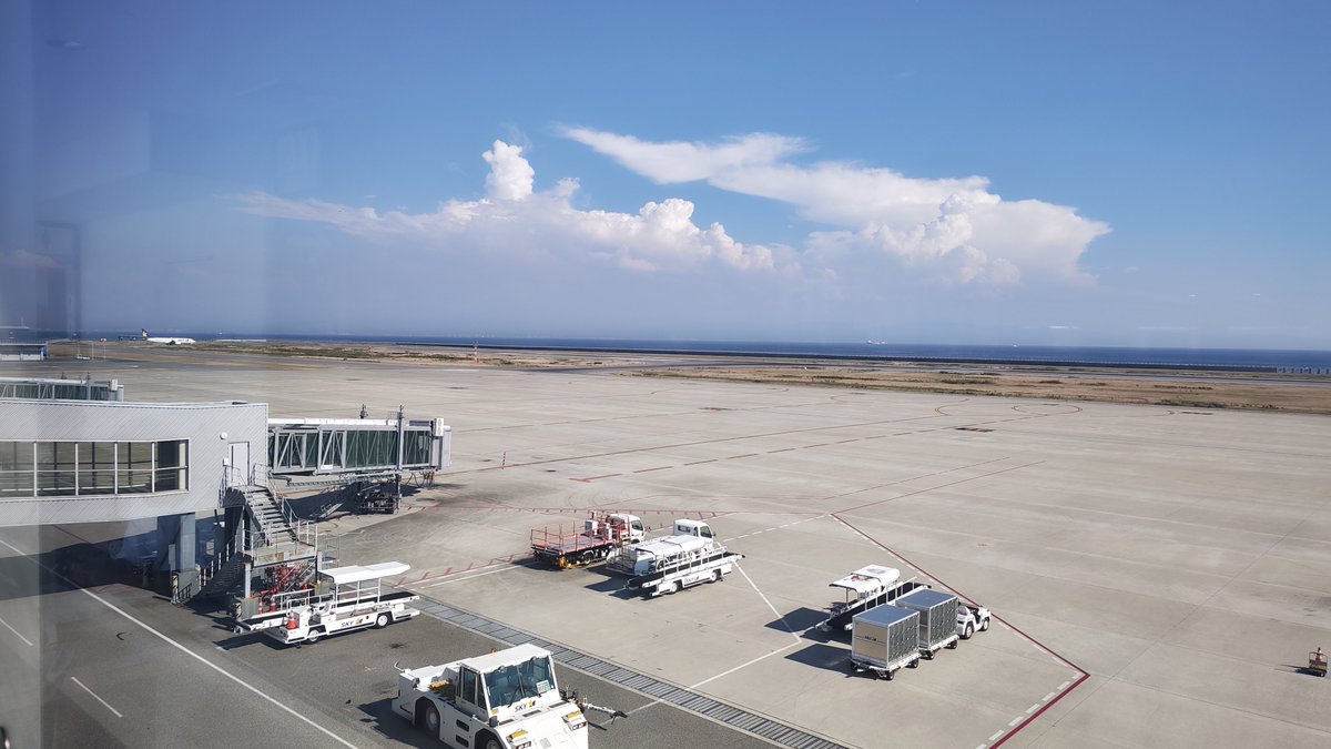 暑すぎて行くとこなくて神戸空港来てた
地方空港の雰囲気結構好き