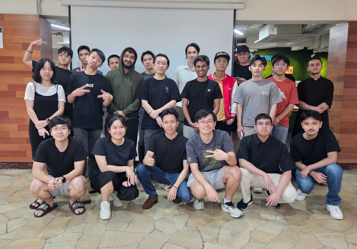 buildclub_'s tweet image. 🚀 Malaysia’s AI co-working meetup is back! 🔥

Brains, ideas, AI magic — all in one room.
#AIBuilder #Malaysia #AI