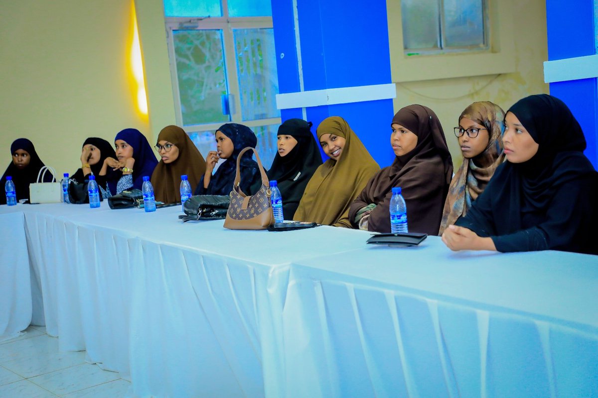 PDFSomalia's tweet photo. 🗓️ August Monthly Reflection Meeting | #GalkayoSD
SD Groups Moderators gathered for the August session to review progress, share lessons &amp; strengthen coordination.
🤝 Supported by @PDFSomalia @somalipeaceline with funding from the @UNPeacebuilding. #Youth4Peace #PeaceBuilding https://t.co/GjEIZ4h7zR
