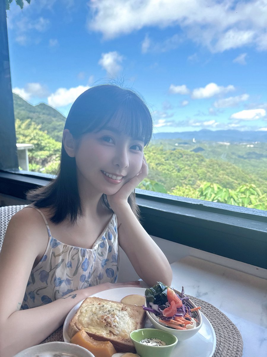 想跟我一起吃早餐嗎？還是讓我當你的早餐？😋

Would you like to have breakfast with me? Or let me be your breakfast?💓 https://t.co/ulhERTPc7D