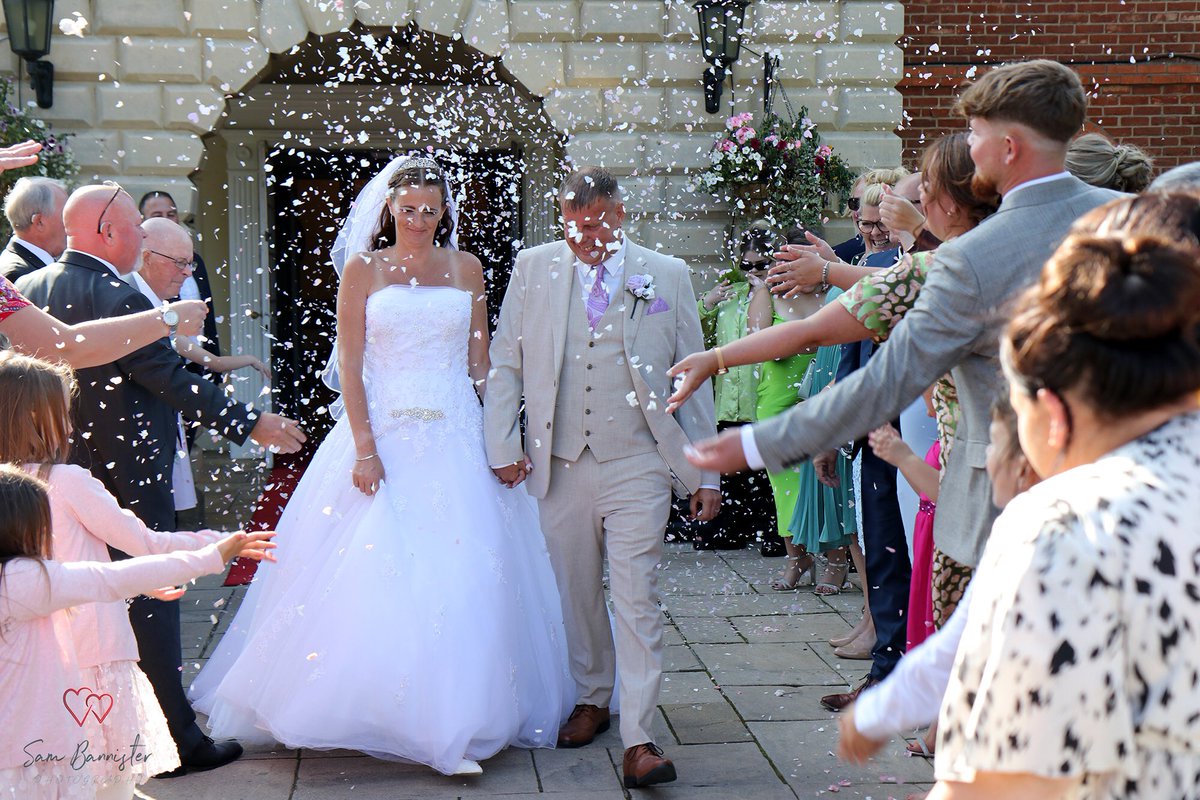 Happy First Wedding Anniversary L&amp;D 💕🥂