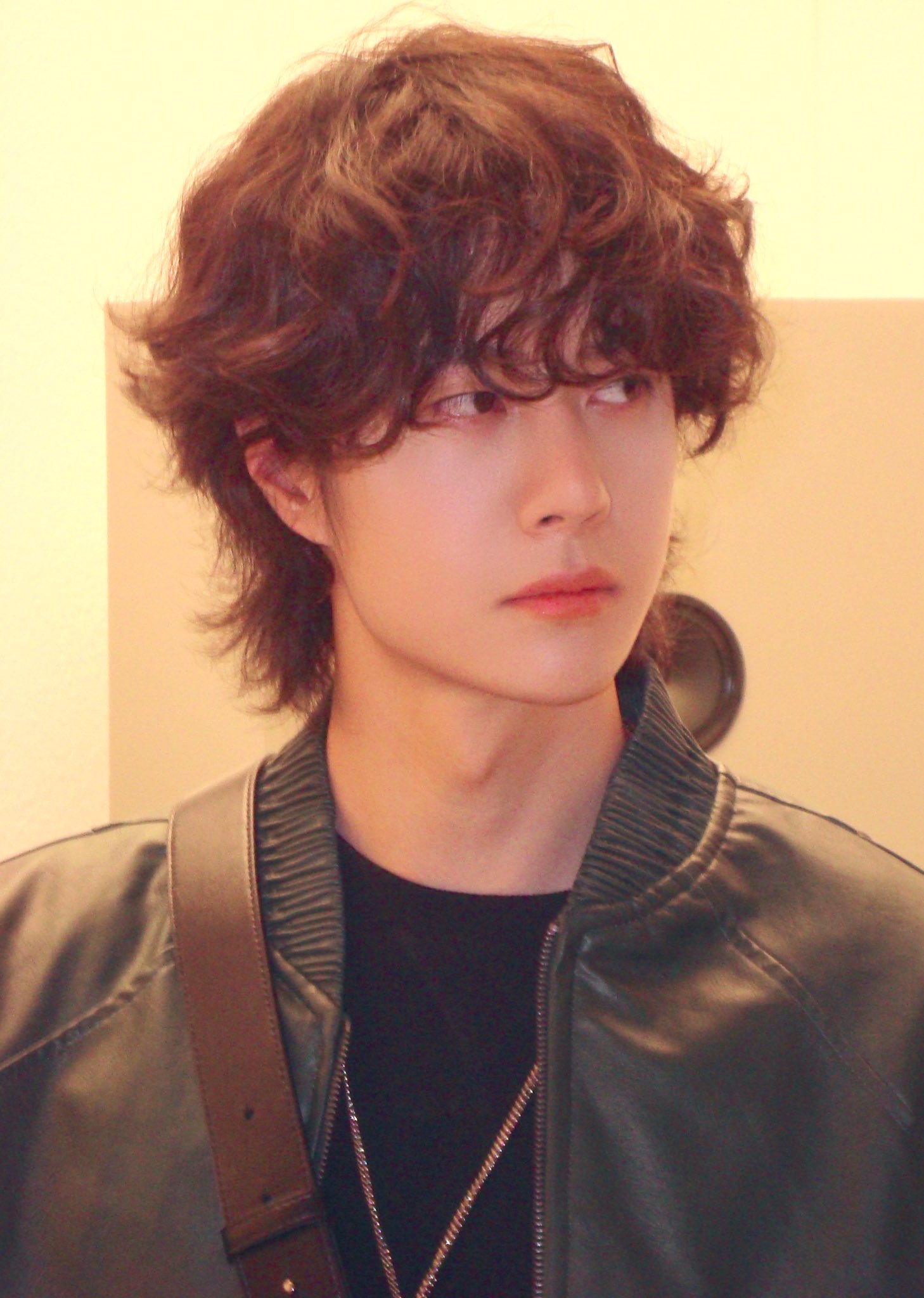 王一博 カストロール＋我在 写真14枚 5th ​​year with the Kurotora] A look at the extraordinary