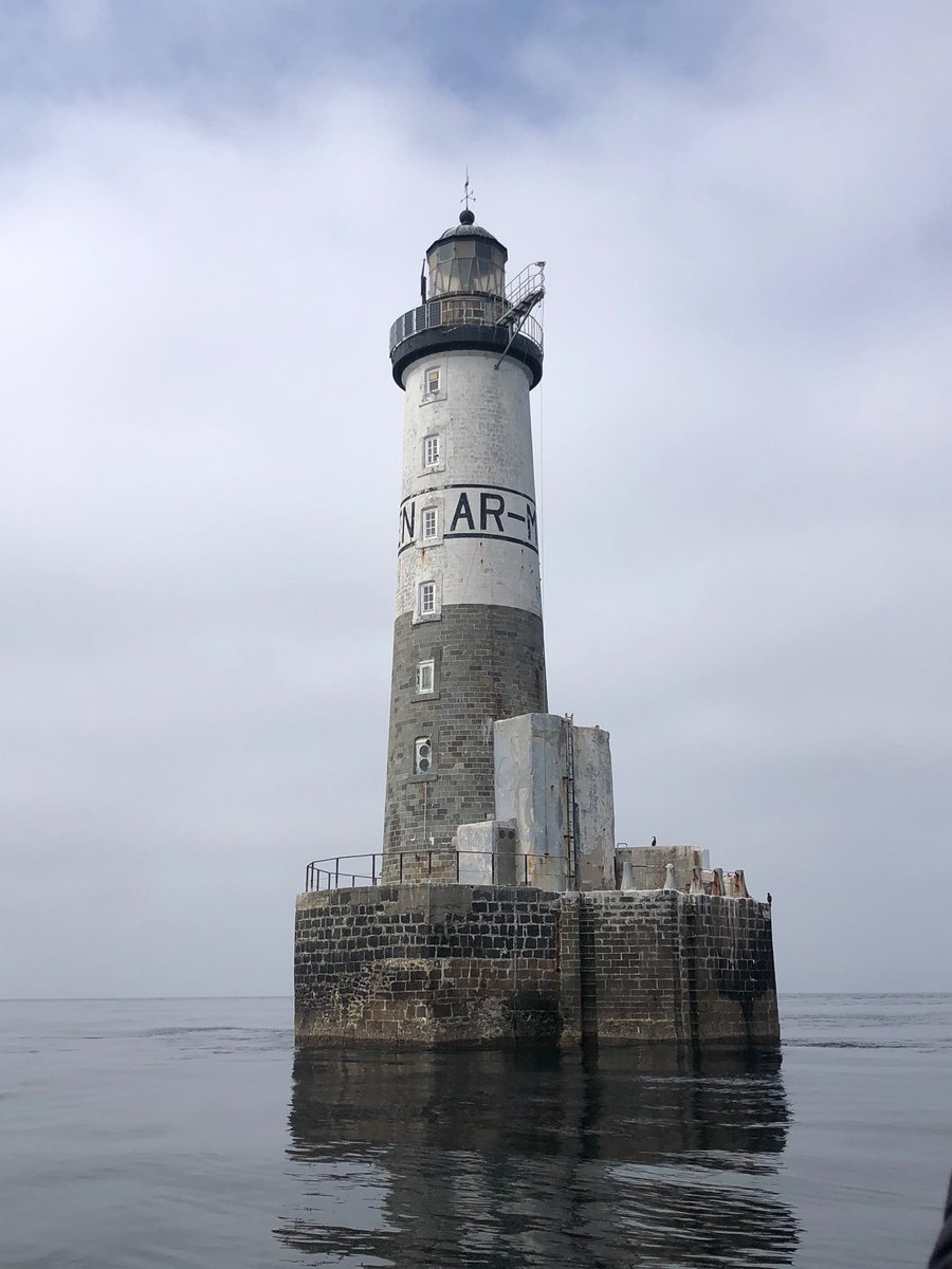 Et aujourd’hui, c’est l’anniversaire du mythique phare d’Ar-Men! 🎂

Allumé le 31 août 1881, ça fait 144 ans que cette « chandelle qui sort de l’eau » (Jean-Pierre Abraham) encaisse houles et tempêtes à l’extrémité de la chaussée de Sein! 🌊

📸 <a href="/Gardien2Phare/">Gardien de Phare 🌊</a>