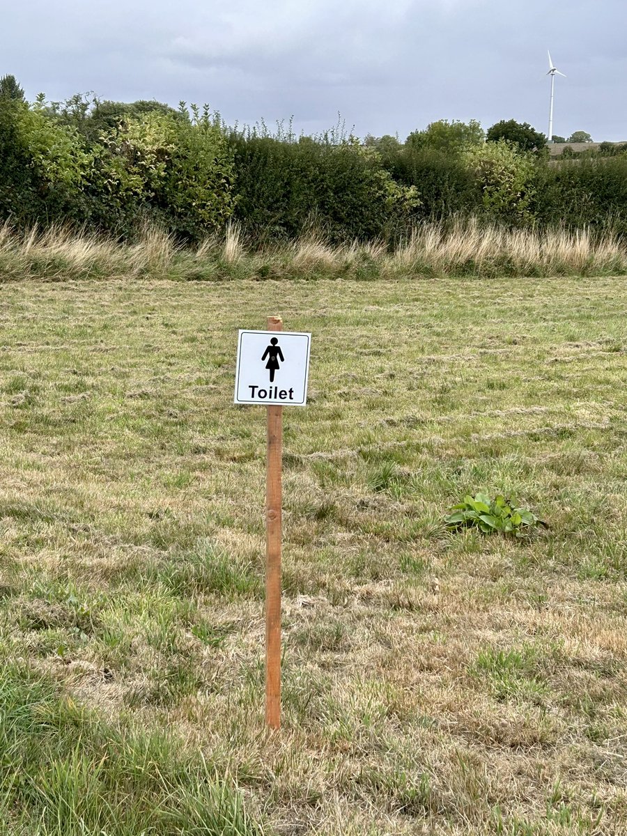 #SignsOnSunday I’m not sure how many Women would use this Toilet. 🤭😳🫣🤣🤔😉