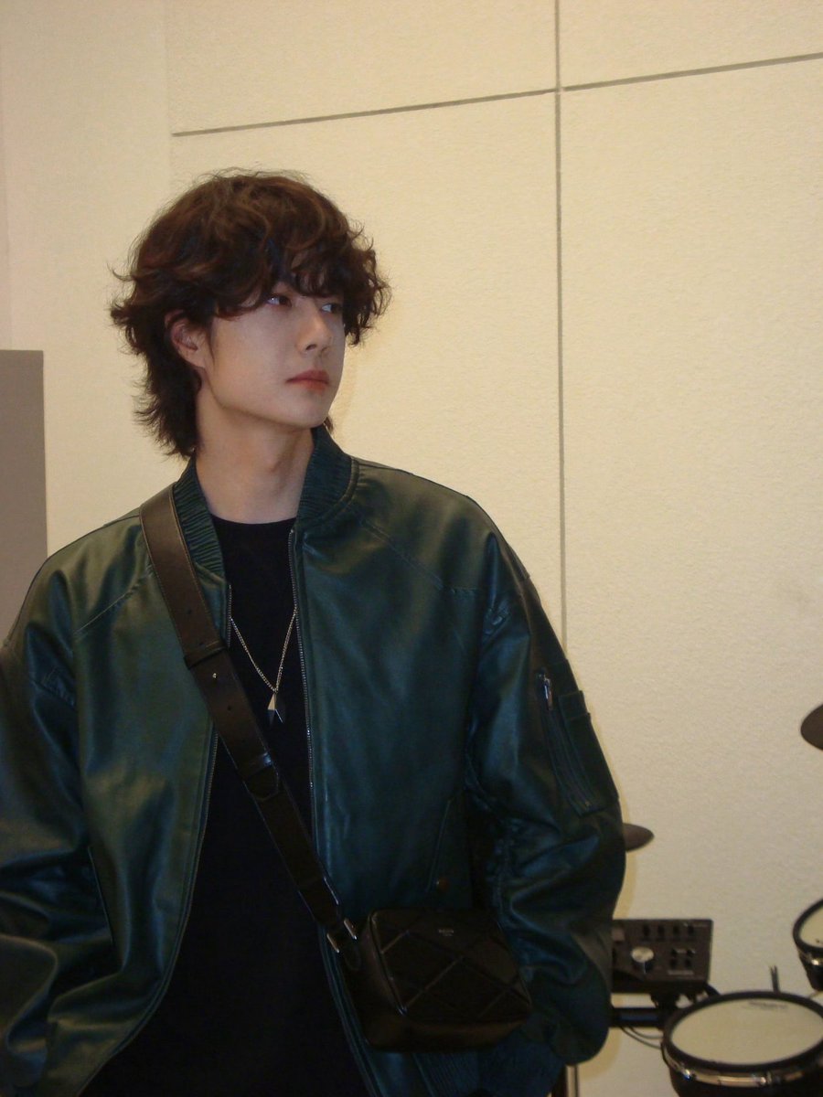 요새 이런 느낌의 사진맛에 빠져있눈데..
너무 죠탸.. 빱슬머리 계속 유지해조...