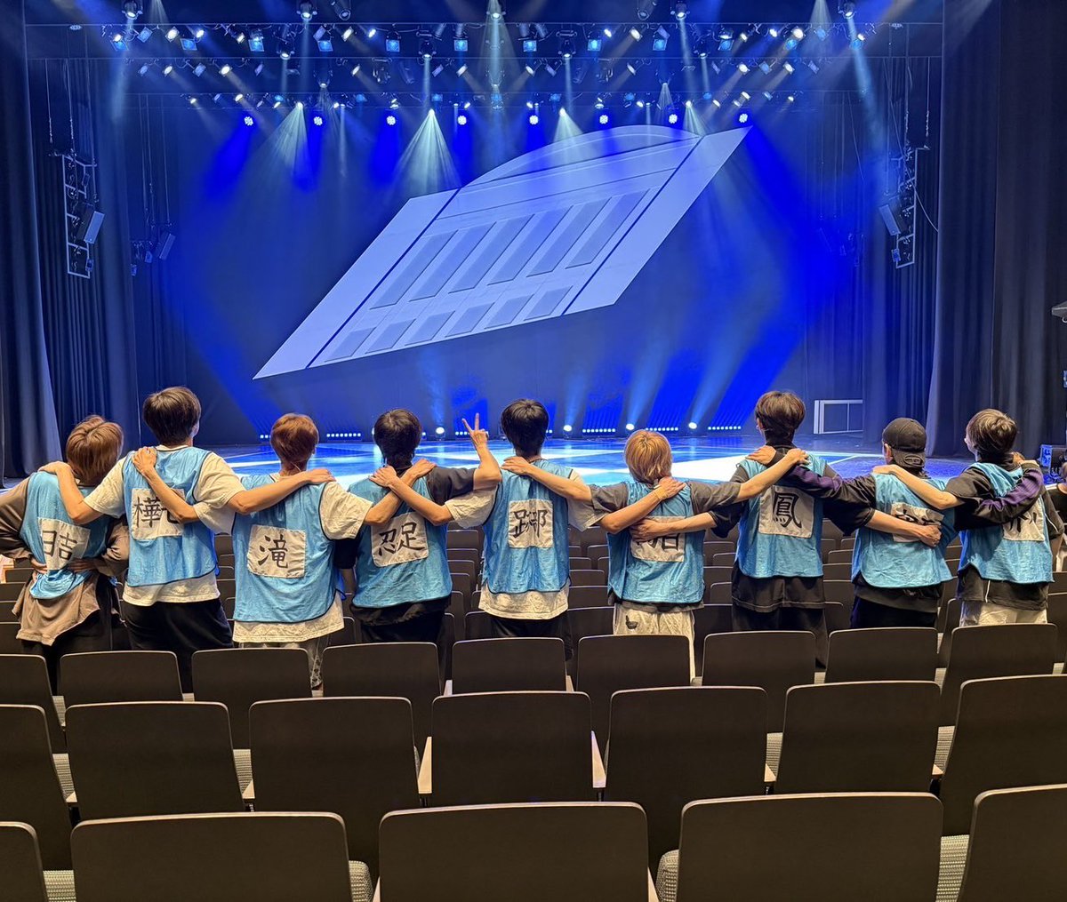 RyononK's tweet photo. 全42公演ありがとうございました。
氷帝って最高。

勝つんは氷帝 https://t.co/Oe1I0EIZqe