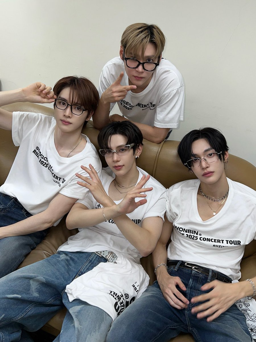 250831 라이즈 인스타 #원빈 #WONBIN 

in Taipei 🎸