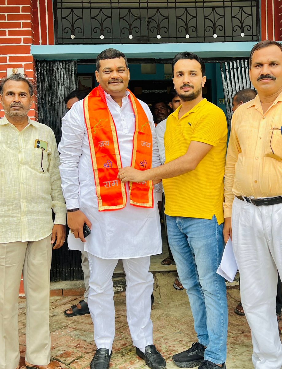 vijayptpsingh's tweet image. आज बूथ संख्या -147 ग्राम मवई कला मंडल कुम्हरावाँ विधानसभा बीकेटी लखनऊ में माननीय प्रधानमंत्री श्री नरेन्द्र मोदी जी के मन की बात कार्यक्रम को सुना।
#MannKiBaat #मन_की_बात
