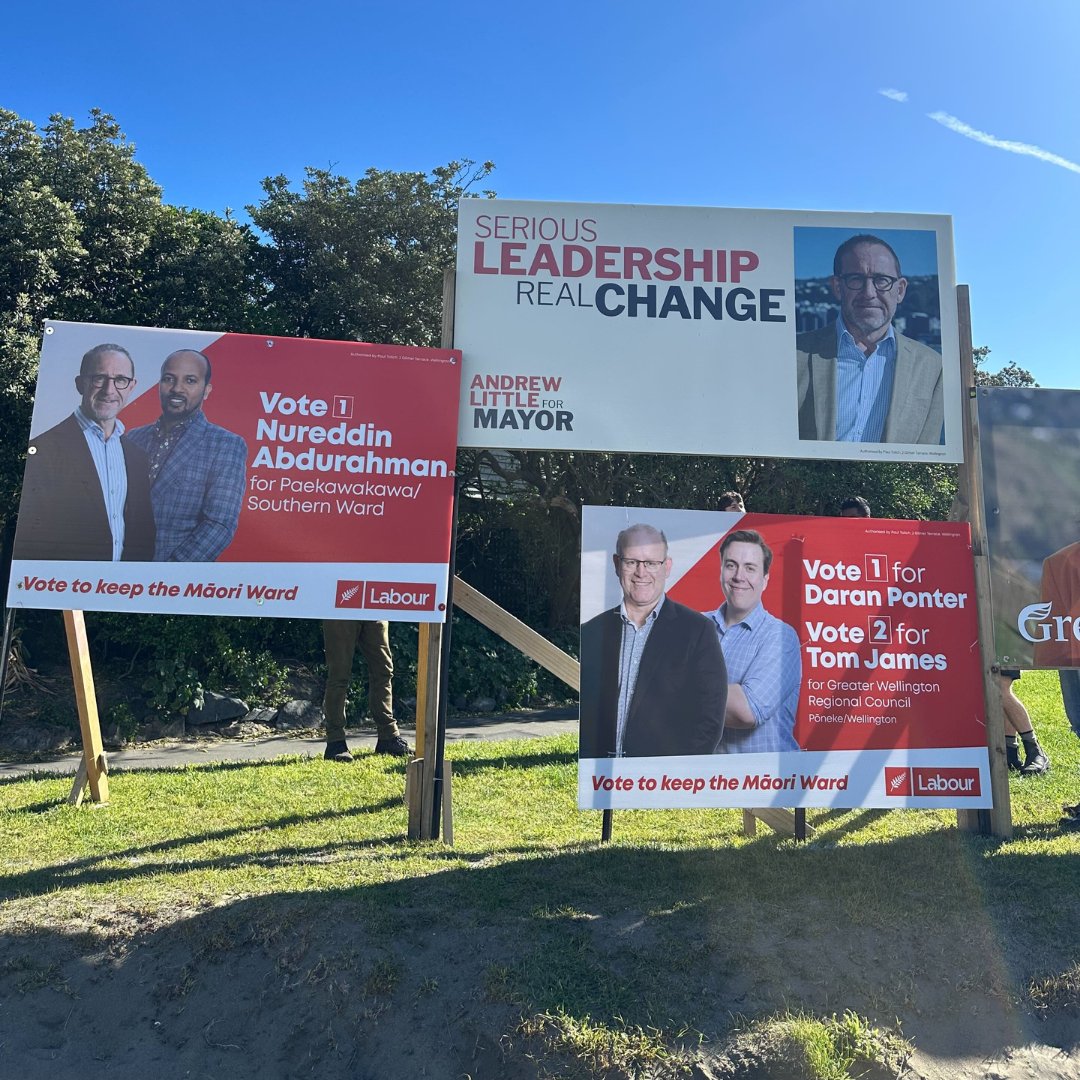 There's a whole lot of signs in Wellington that it's time to vote for serious leadership and real change - and that I have wonderful campaign volunteers 💪🏼